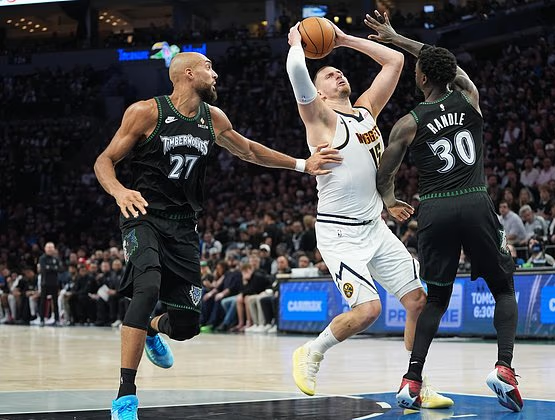 NBA直播赛后情书:森林狼凭借强势防守以113-96领先掘金